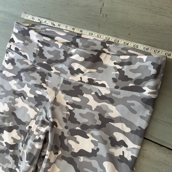 Fabletics Powerhold Gray Light Pink Camo High Waisted Legging Sz XXL - Picture 4 of 9
